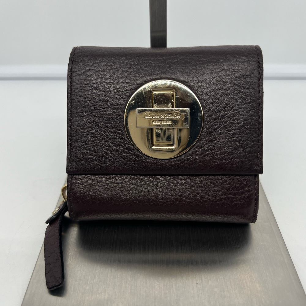 KATE SPADE Bexley Natasha Auburn Brown Leather Cream Turn Lock Compact Wallet
